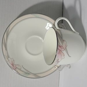 Mikasa Bone China CAG06 Joy Japan set of 2 tea cups and 2 saucers